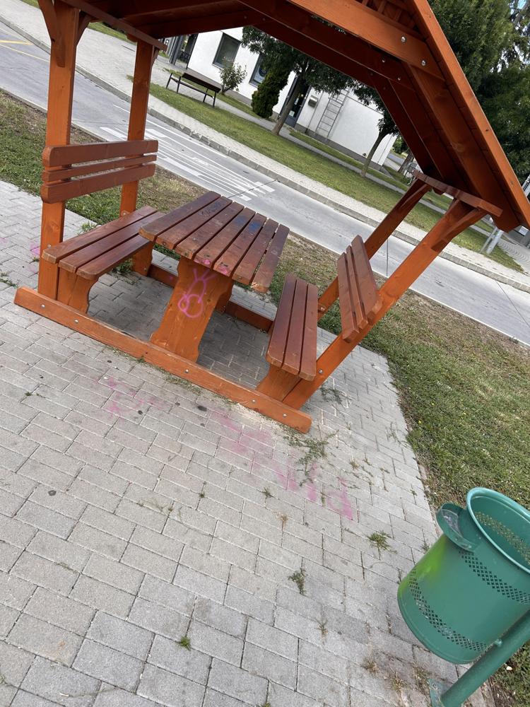 Megrongált biciklis pihenő
