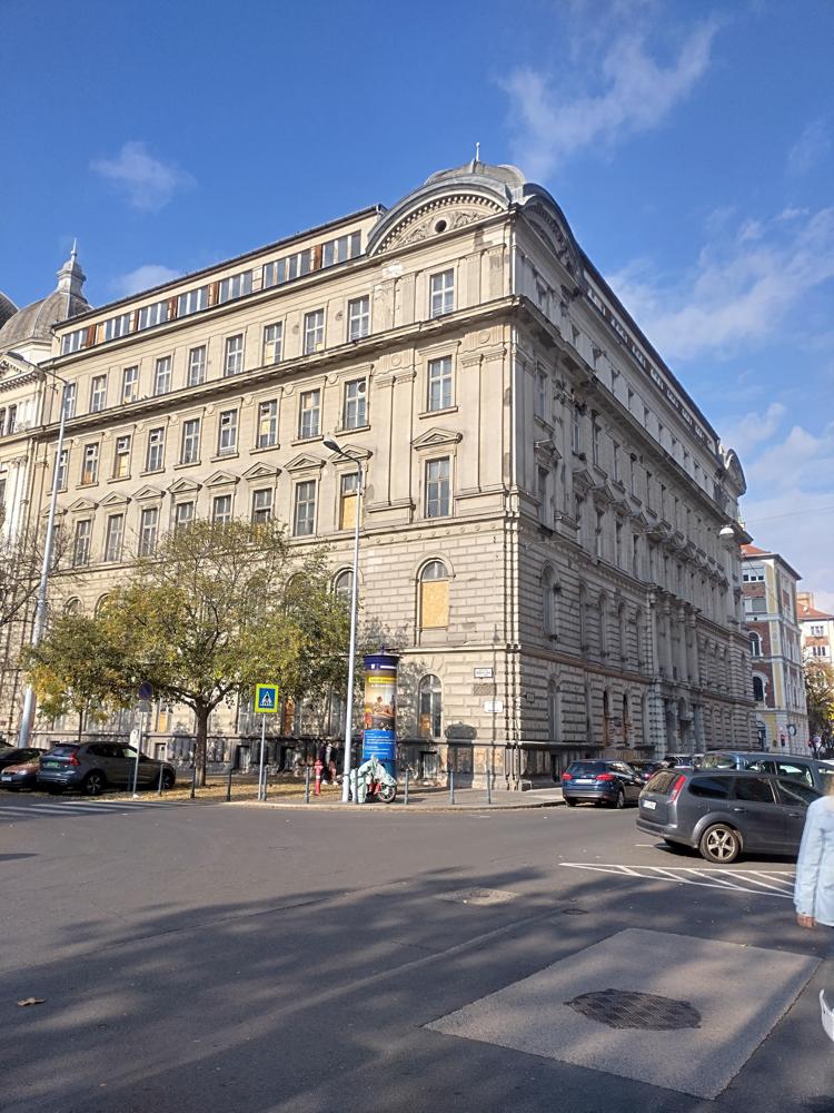 Farostlemez bemutató terem/ eladó 