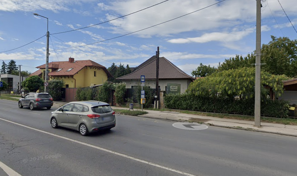 Szentendre Egyetem (BP felé) fedetlen, pad nélküli buszmegálló