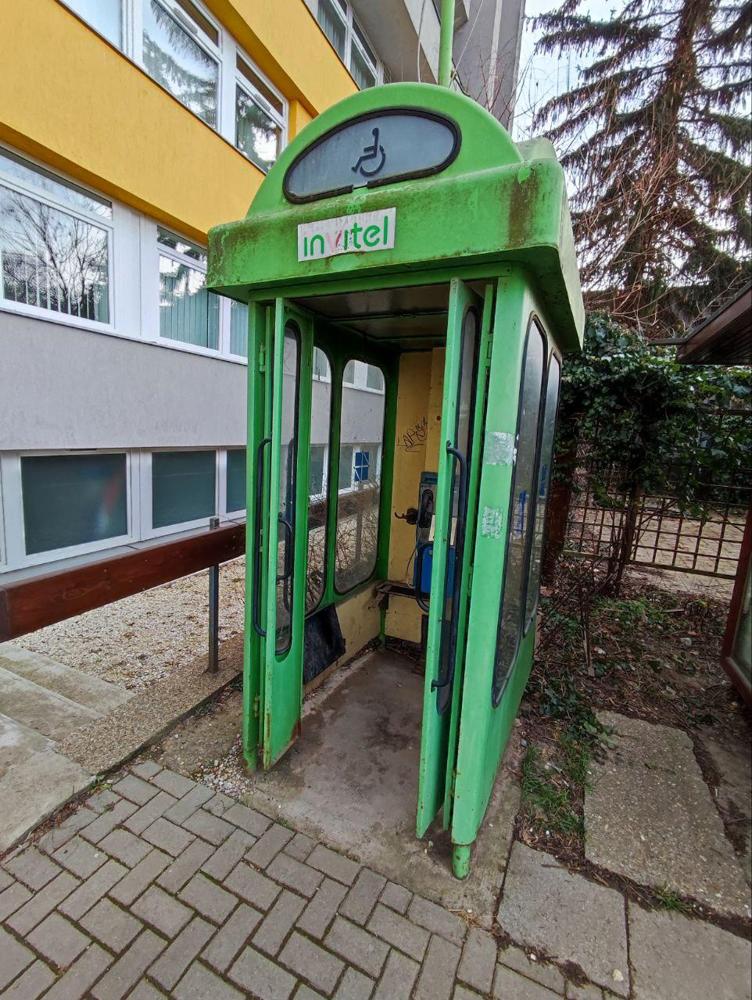 Elhanyagolt telefonfülke