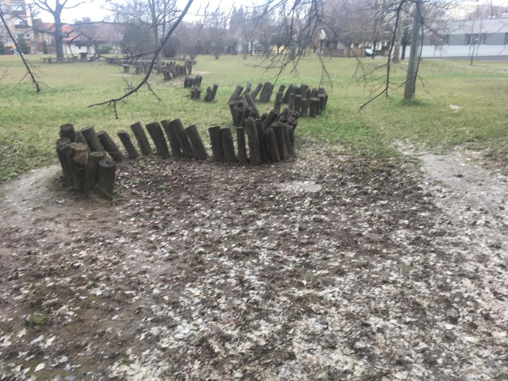 Bonyhádi szétdőlt játszótér